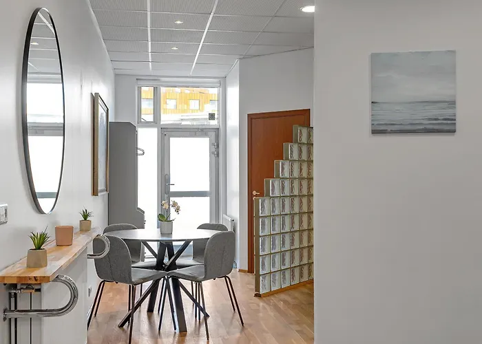 Bright Apartment In The Heart Of The City!