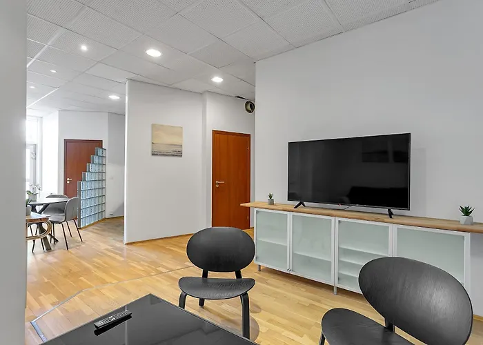 Bright Apartment In The Heart Of The City!